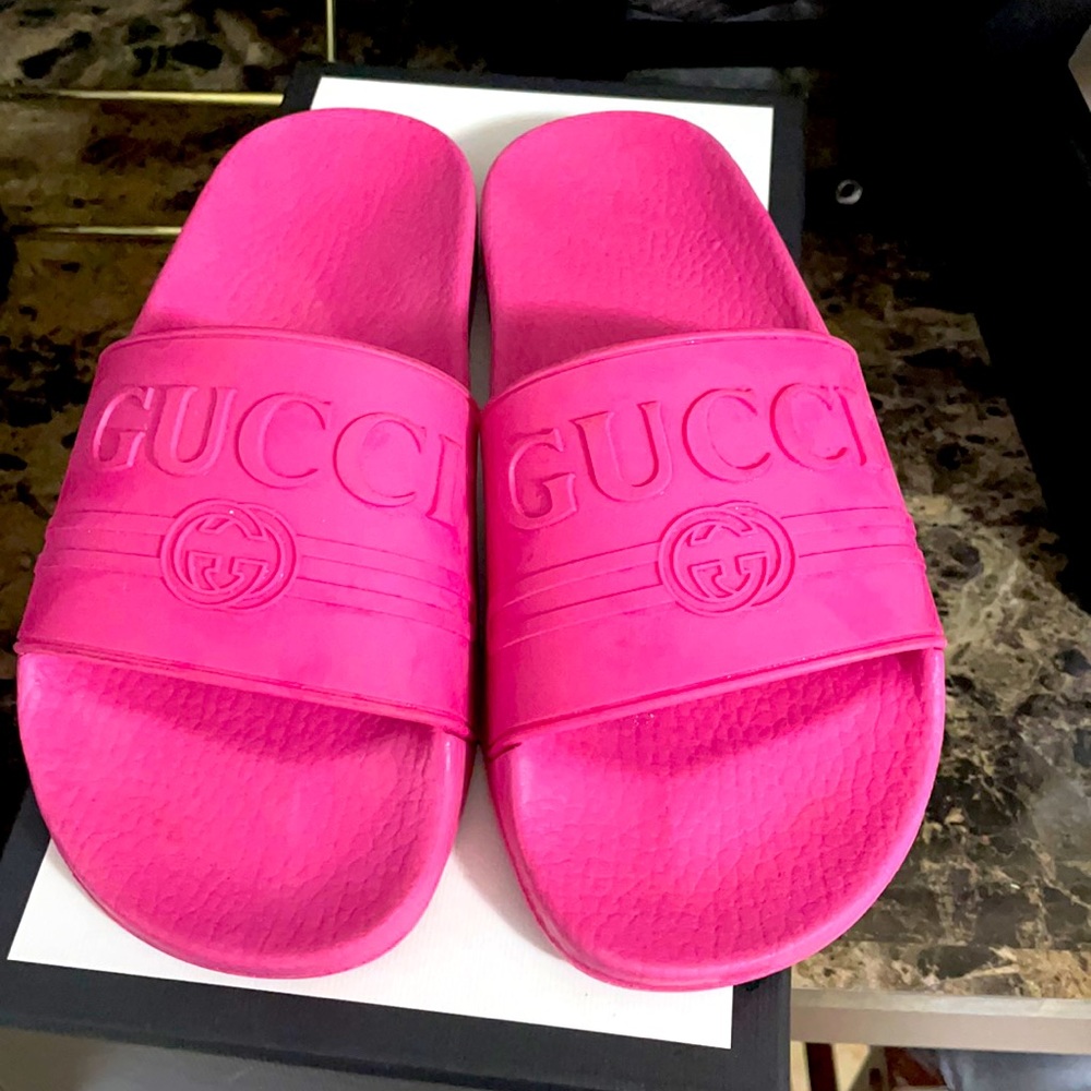 Gucci pink slides